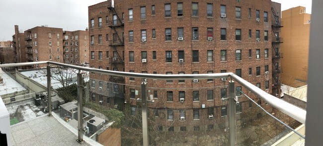 Building Photo - 1587 E 19th St