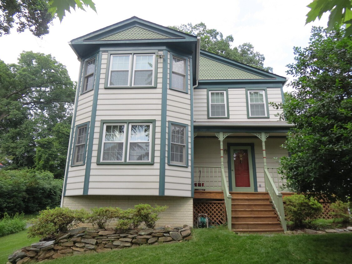 Primary Photo - 9811 Hollow Glen Pl