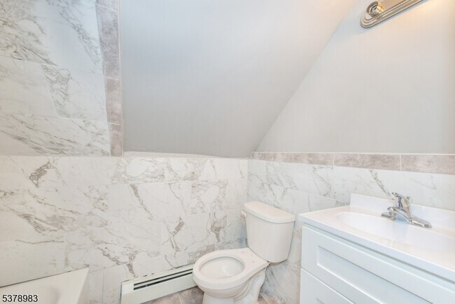 Foto del edificio - 581 E 18th St