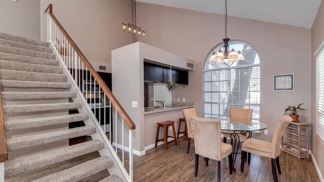 Foto del edificio - Beautiful Two Story 2 Bedroom/ 2.5 Bath Ho...