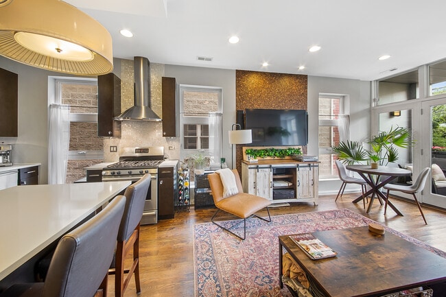 Foto del edificio - 2339 N Leavitt St