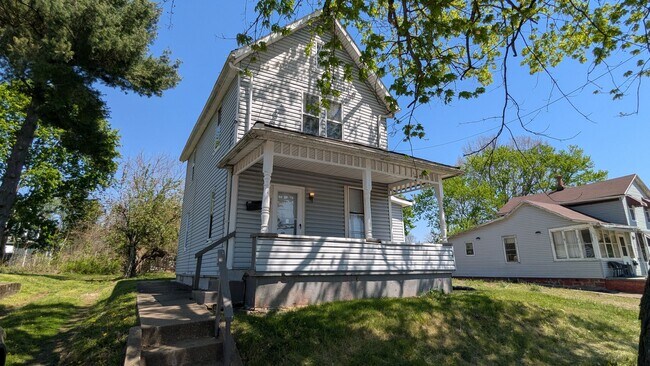 Foto del edificio - Charming 3-bedroom, 1-bath home in Canton