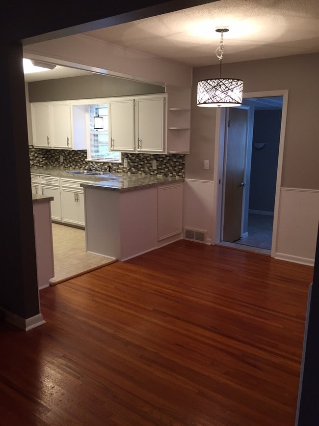 Foto del edificio - 2018 S Ridgewood Dr