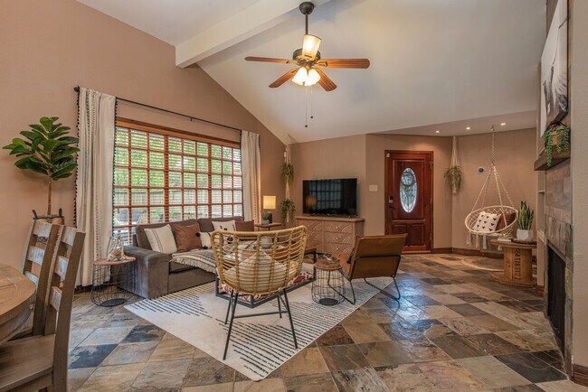 Building Photo - 20415 Linden Tree Dr