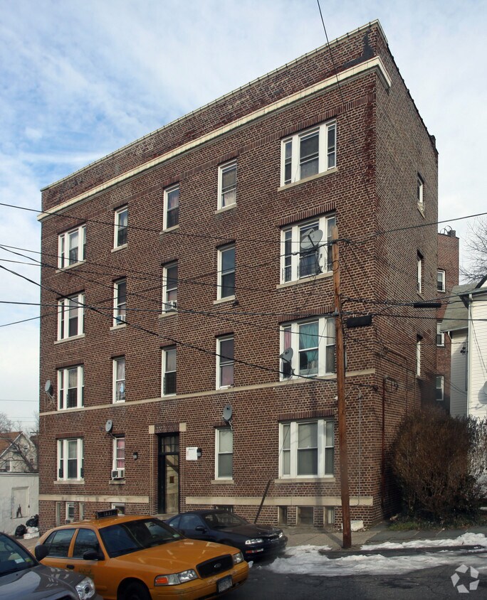 Building Photo - 37 Pearl St