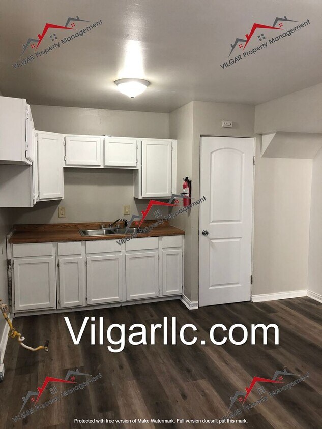 Primary Photo - 3 bedroom 1.5 bath townhome in East Chicag...