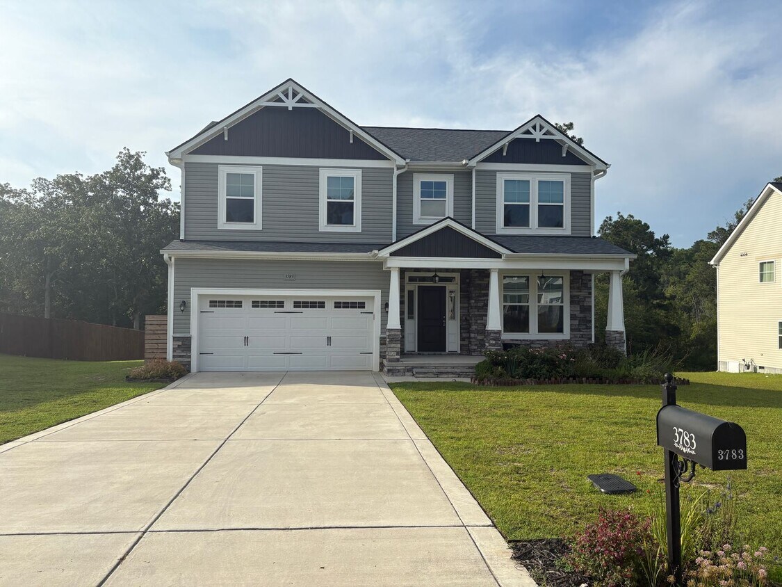 Foto principal - Gorgeous 4 Bed, 2.5 Bath Home in Fayetteville