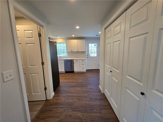 Foto del edificio - 140 Tower Hill Rd