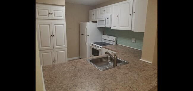 Building Photo - 8209 Sun Spring Cir