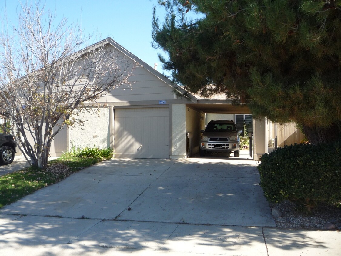 Foto principal - Mira Mesa three bedroom home with yard!