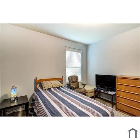 Building Photo - 1324 Meadow Creek Dr