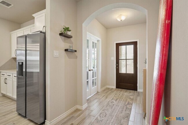 Foto del edificio - 5737 St Charles Dr