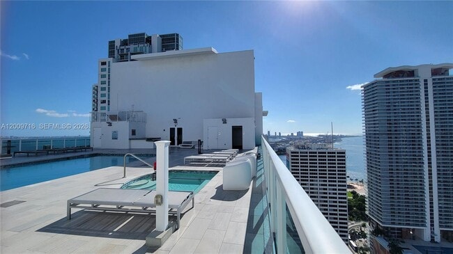 Foto del edificio - 133 NE 2nd Ave