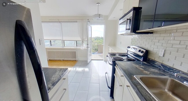 Kitchen - 710 Spadina Av Apartments