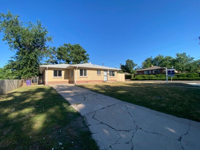 Building Photo - Prime Location, Great Lifestyle!