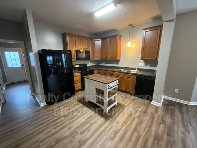 Building Photo - 812 Brittany Way
