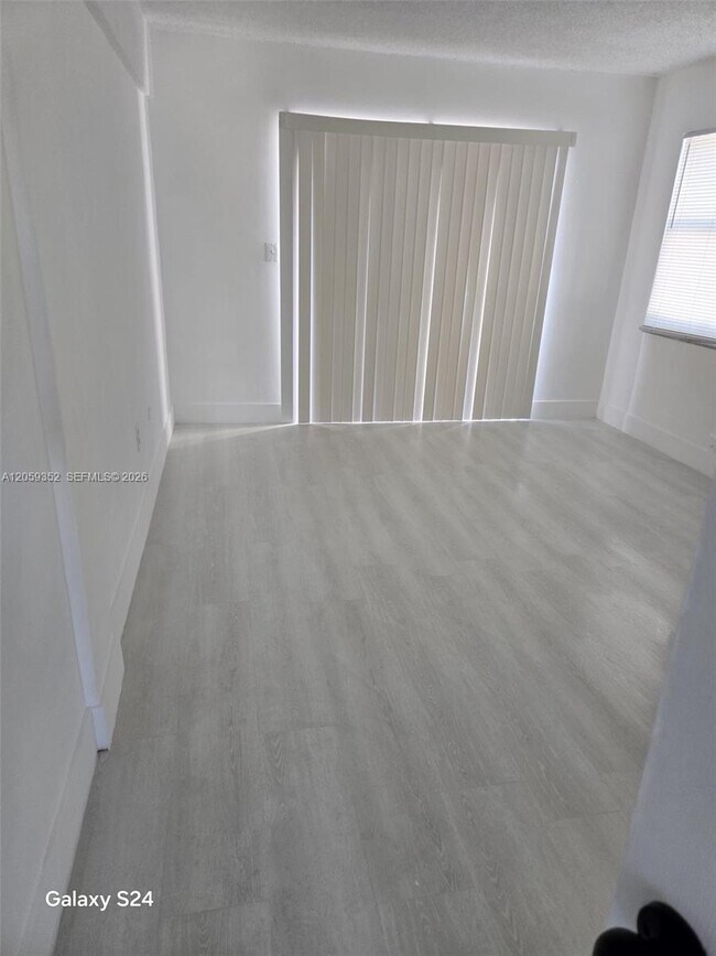 Foto del edificio - 1000 W 28th St