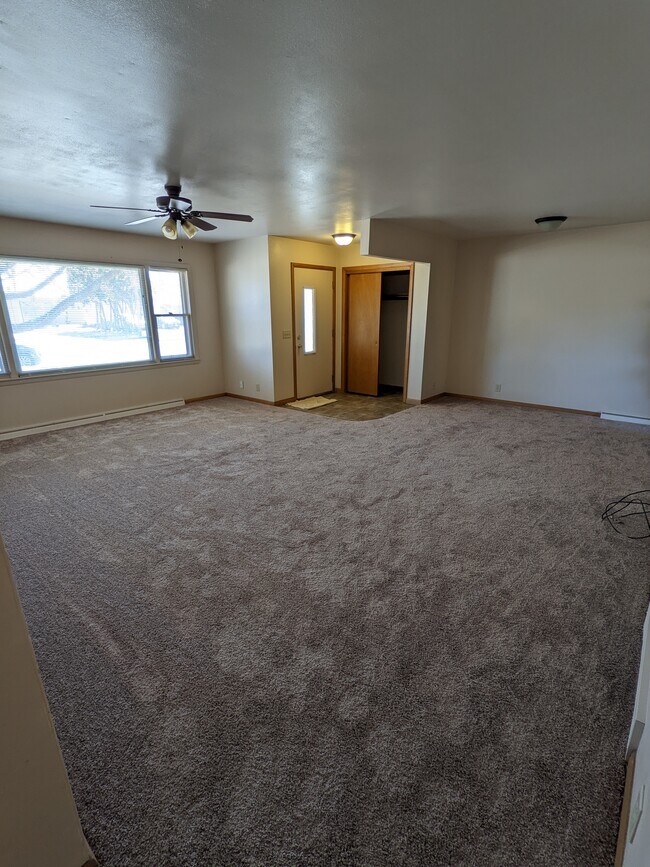 Living Room - 2113 E Memorial Dr
