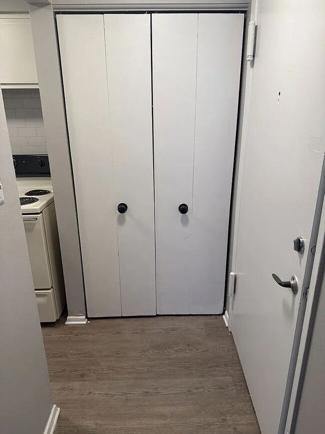 Interior Photo - Freelander Apartments