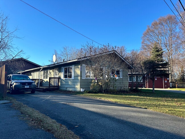 Building Photo - 1836 Scenic Way