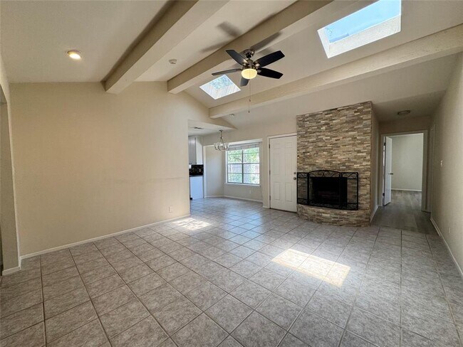 Building Photo - 7101 Twisted Oaks Dr