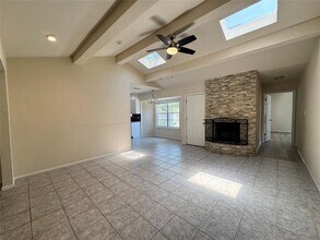 Building Photo - 7101 Twisted Oaks Dr