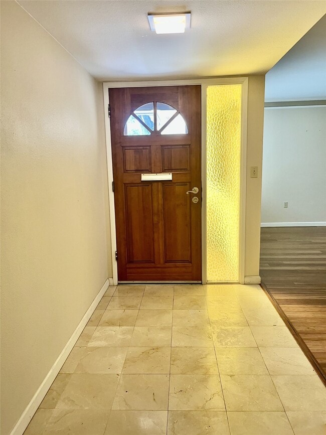Building Photo - 1714 Silverpines Rd