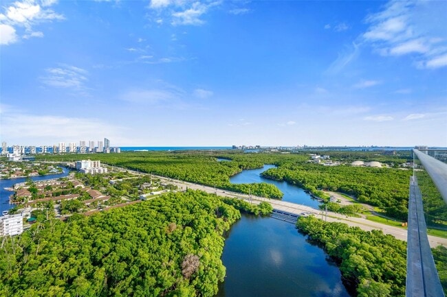 Foto del edificio - 16385 Biscayne Blvd