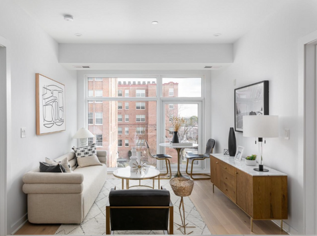Foto del edificio - Stylish & Sophisticated in Shepherd Park!