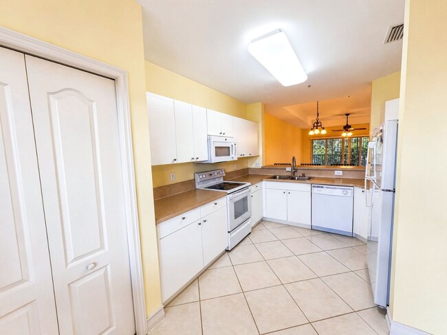 Building Photo - Peaceful Preserve-View Condo in Gated Blue Heron