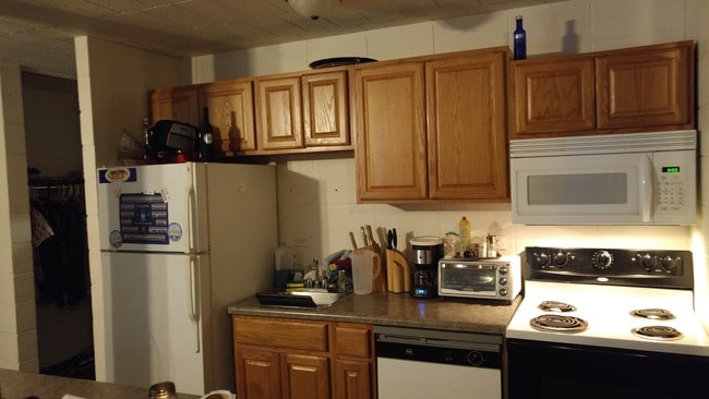 Interior Photo - 1402 Fraternity Village Dr