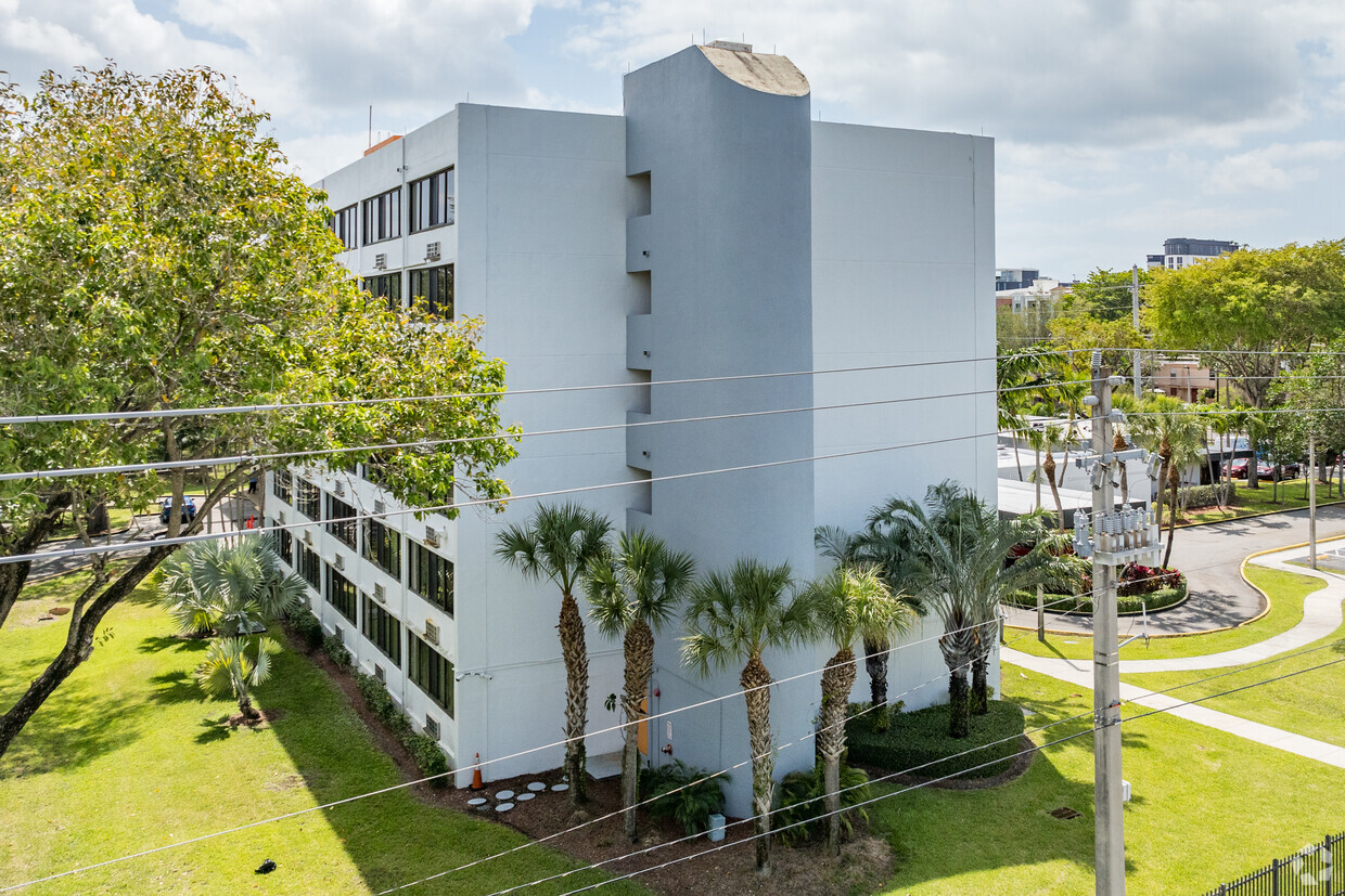Building Photo - South Miami Plaza
