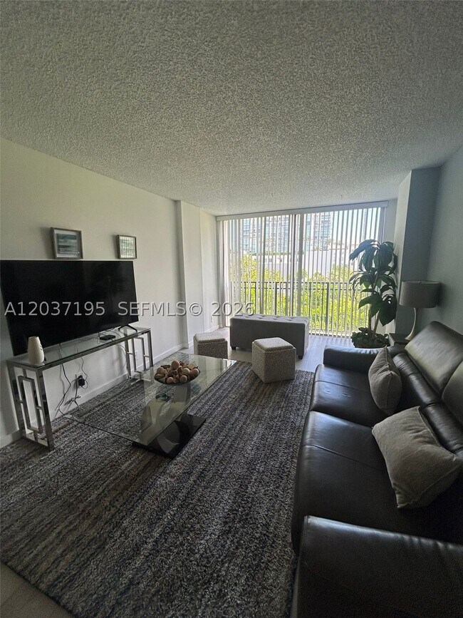 Foto del edificio - 16909 N Bay Rd