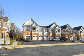 Building Photo - 43920 Hickory Corner Terrace