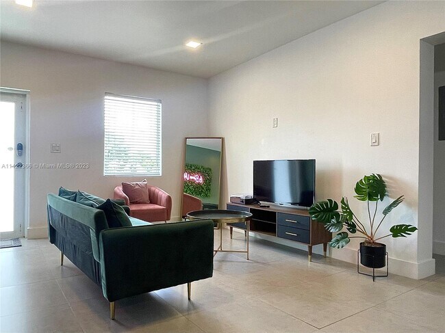 Foto del edificio - 220 NW 47th St