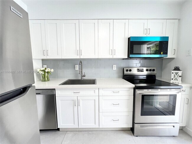 Foto del edificio - 2827 SW 24th St