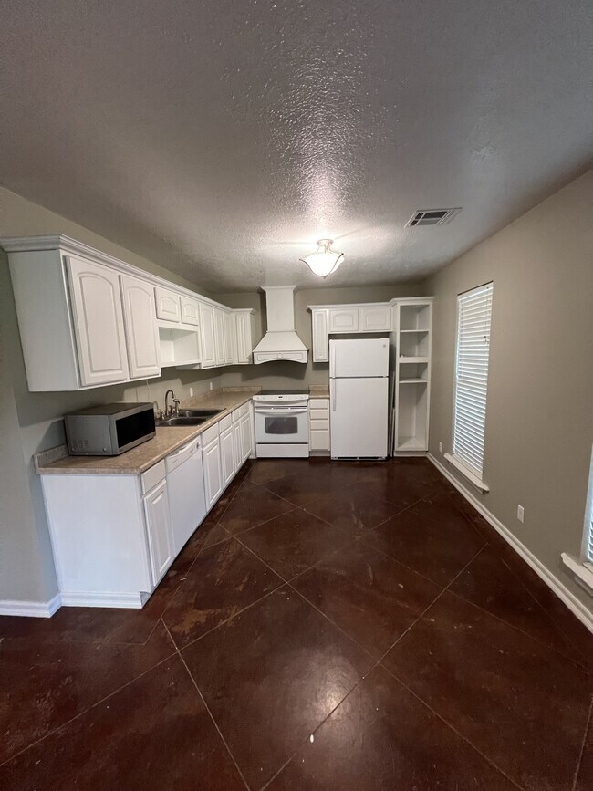 Building Photo - 176 Cypress St