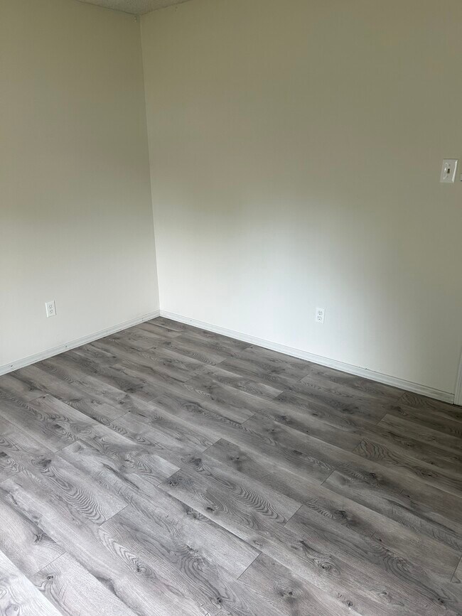 Building Photo - 3301 Bryn Mawr Cir
