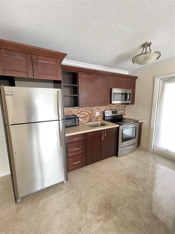 Foto del edificio - 2753 NE 28th St