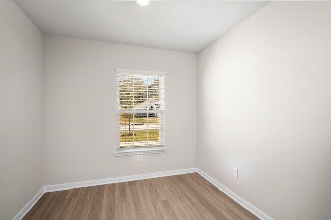 Building Photo - 10389 Sweetwater Creek Dr