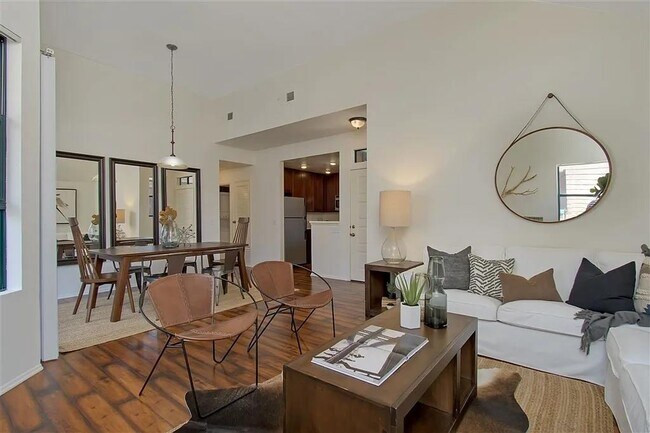 Foto del edificio - 4435 Nobel Dr