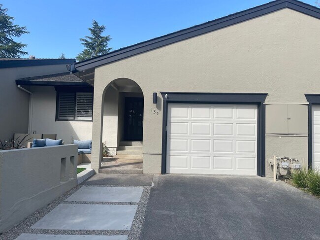 Building Photo - 135 Vineyard Cir
