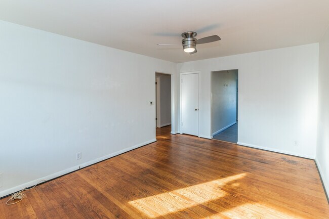 Foto del edificio - 4940 W 11th St