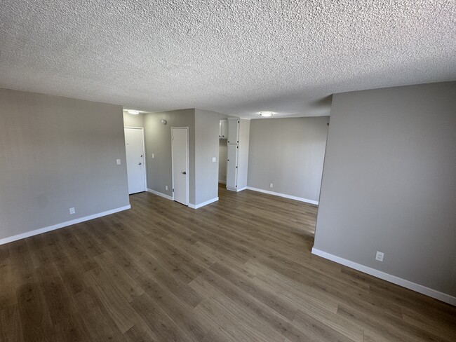 Building Photo - 5068 Franklin Ave