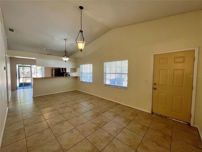 Building Photo - 945 Burlwood St