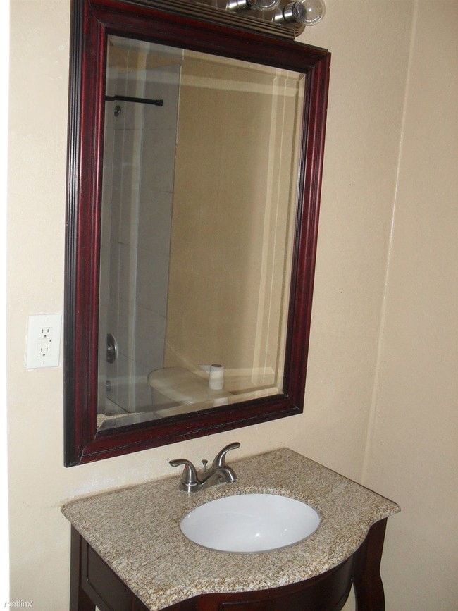 Building Photo - 2 br, 1 bath Apartment - 5308 Apt Dr Apt. 1