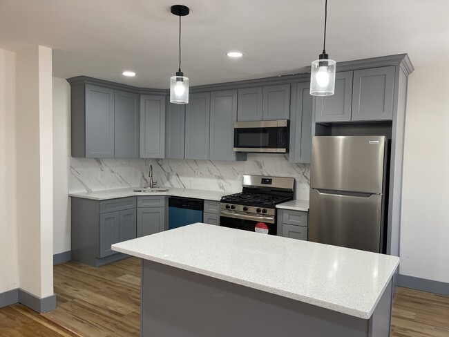 Foto del edificio - 818 E 234th St