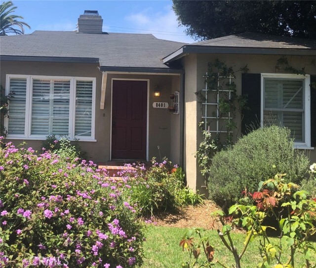 Foto principal - 8401 Loyola Blvd