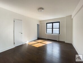 Building Photo - 157 E 57th St