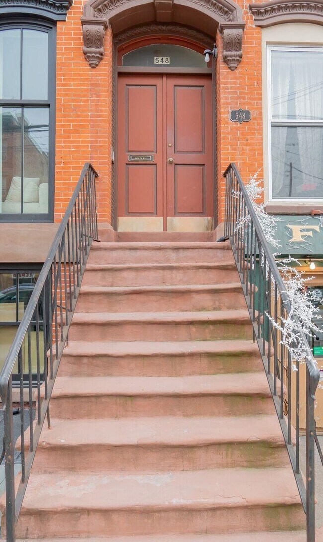 Building Photo - 548 Jersey Ave